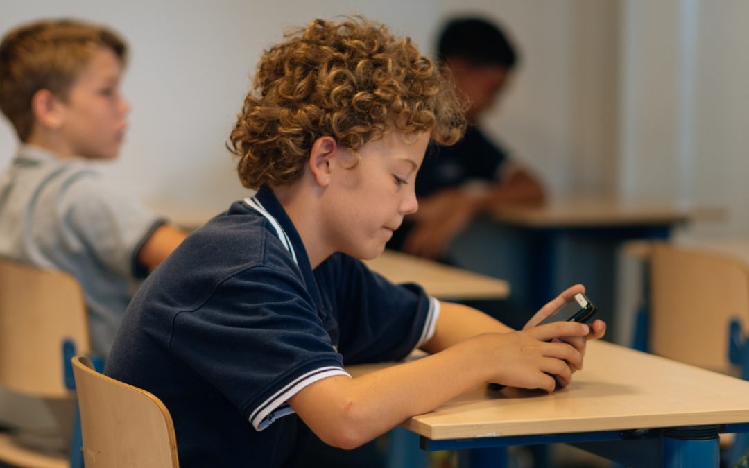 PLANAPP avalia a regulação do uso de smartphones nas escolas