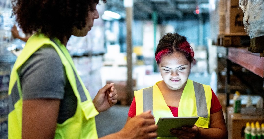 Sobreeducação afeta desproporcionalmente jovens, mulheres e imigrantes